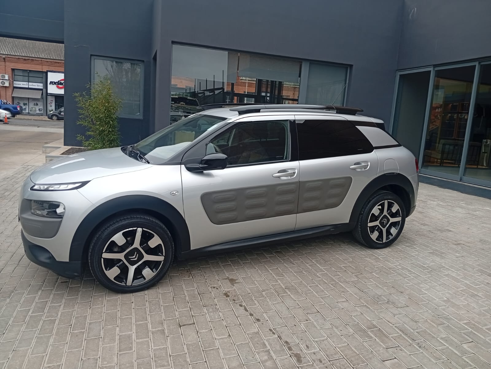 Citroen C4 Cactus 1.2 Shine 2018 - Imagen 2